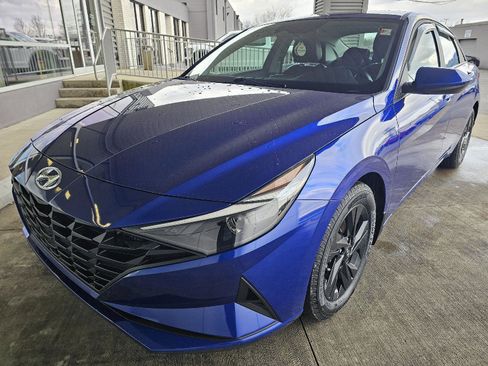 Used 2023 Hyundai Elantra SEL image 1