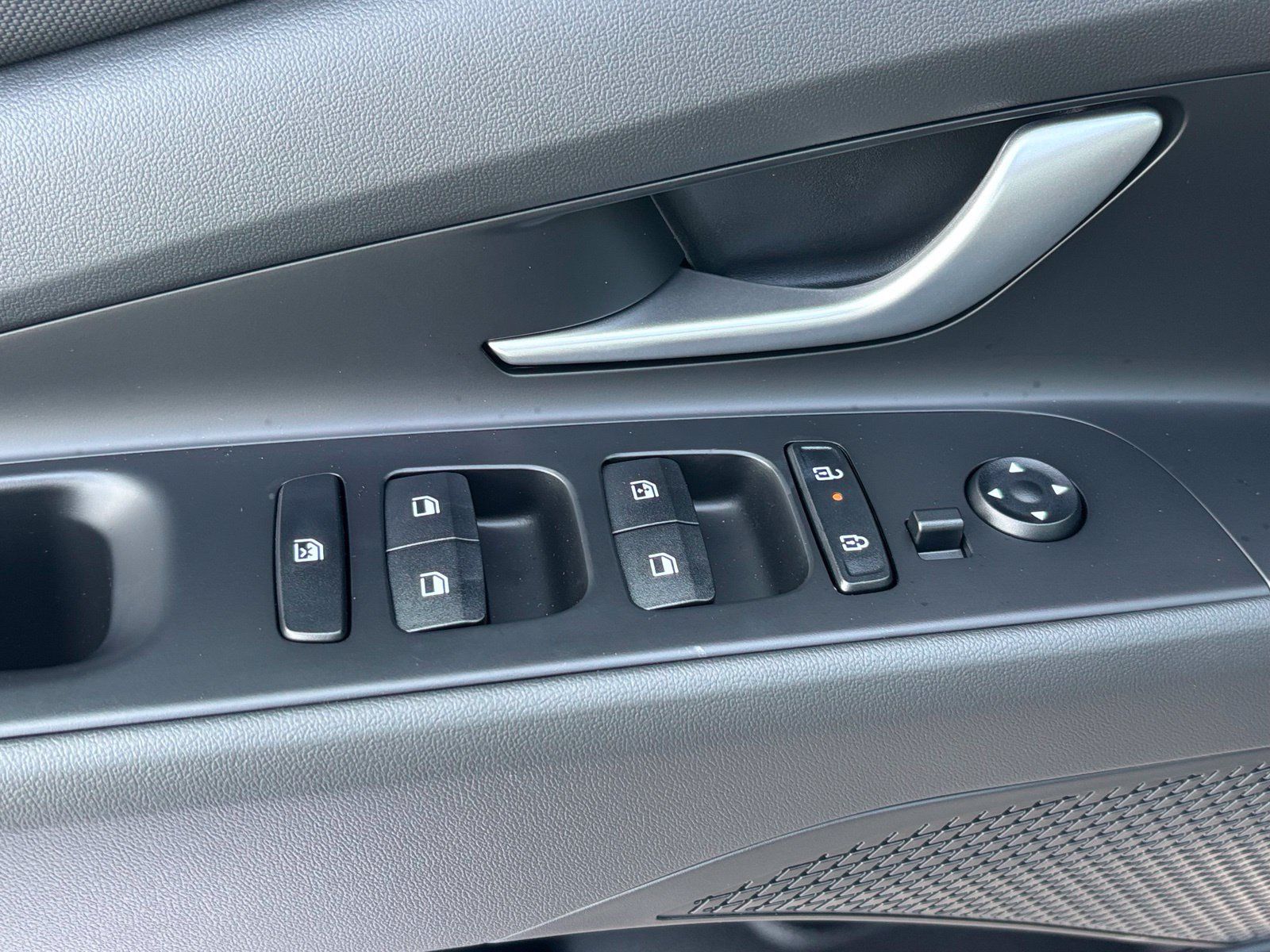 New 2026 Hyundai Elantra Limited FWD image 15