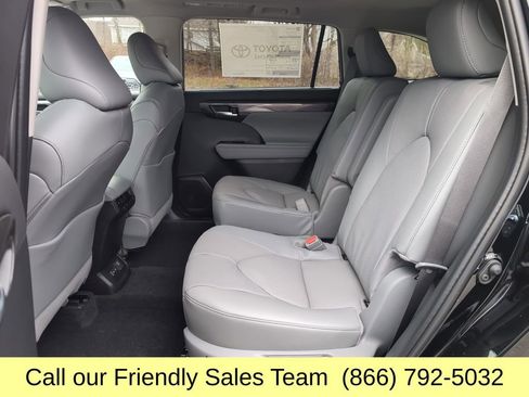 New 2026 Toyota Highlander Platinum AWD/4WD image 23