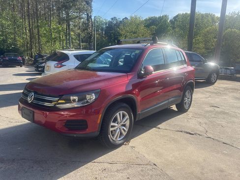Used 2015 Volkswagen Tiguan SEL image 2