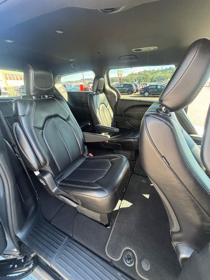 Used 2025 Chrysler Pacifica Select FWD image 26