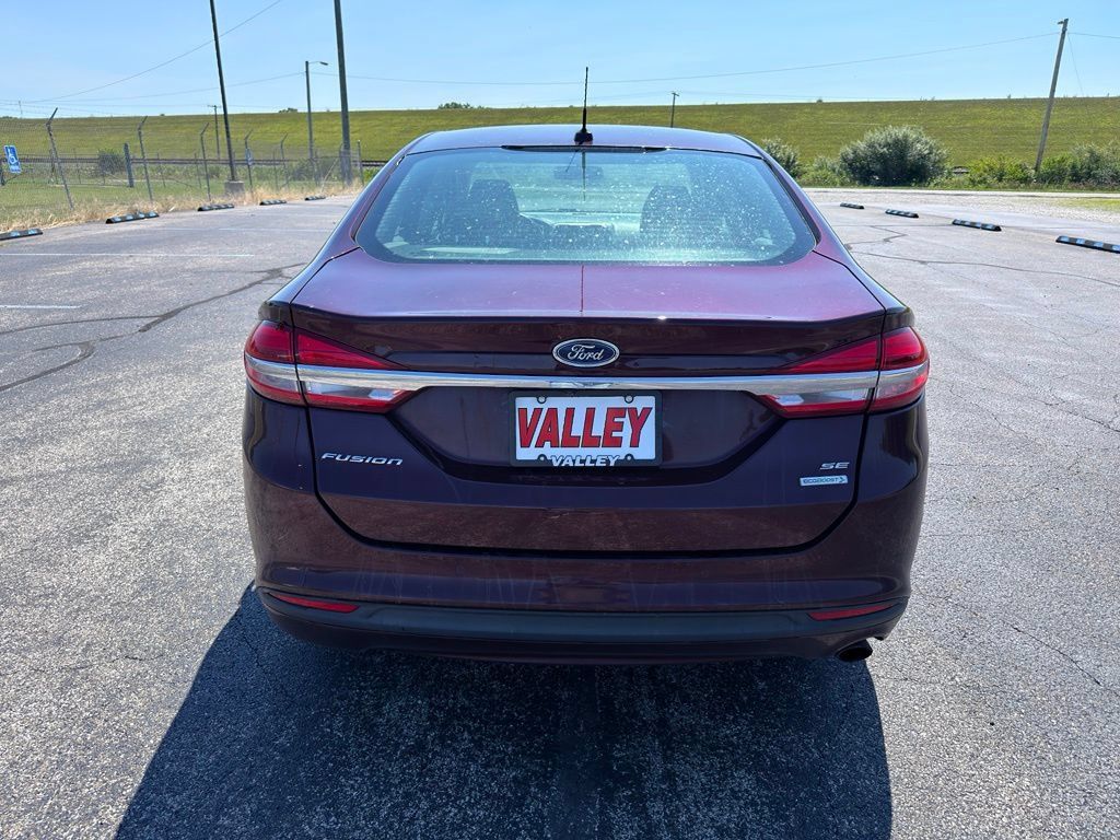 Used 2017 Ford Fusion SE w/ Fusion SE Technology Package FWD image 15