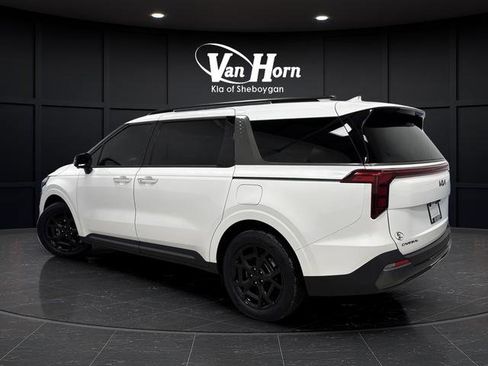 Used 2025 Kia Carnival SX w/ SX Dark Edition Package image 3