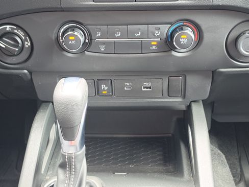 Used 2023 Nissan Frontier SV w/ Technology Package AWD/4WD image 34