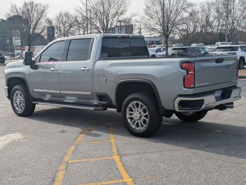 Used 2024 Chevrolet Silverado 2500 LTZ w/ LTZ Premium Package image 6