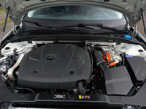 Used 2022 Volvo S60 T8 Inscription image 11