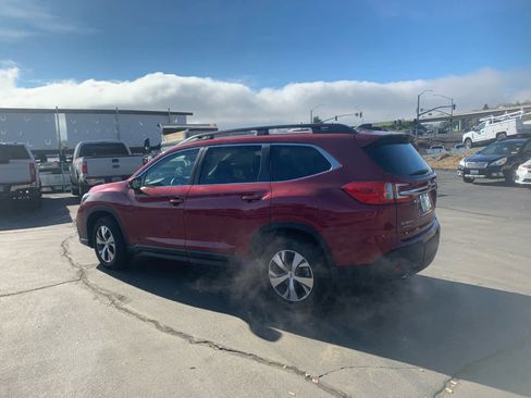 Used 2024 Subaru Ascent Premium w/ Convenience Package image 7