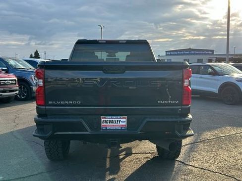 Used 2024 Chevrolet Silverado 2500 Custom w/ Custom Value Package image 4