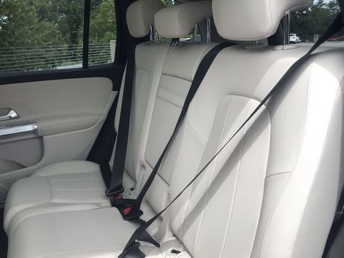 Used 2023 Mercedes-Benz GLB 250 image 11