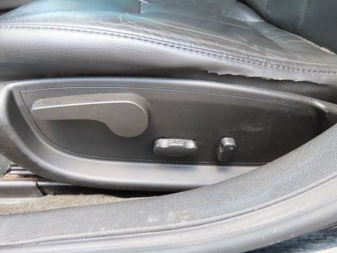 Used 2011 Chevrolet Impala LTZ FWD image 18