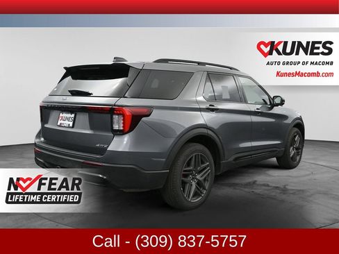 Used 2025 Ford Explorer ST-Line w/ ST-Line Street Pack AWD/4WD image 2