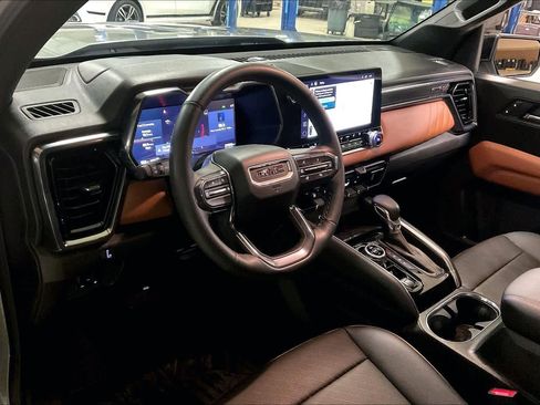 Used 2024 GMC Canyon AT4 w/ AT4 Premium Package image 17