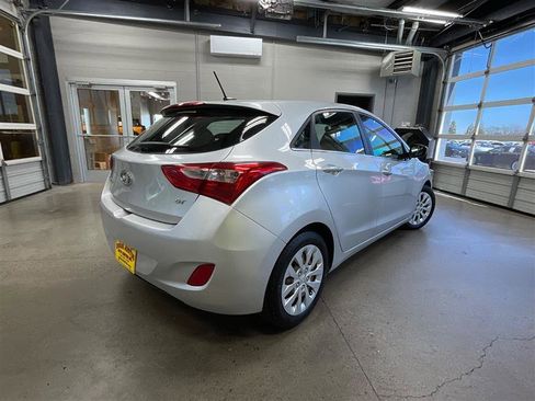 Used 2016 Hyundai Elantra GT image 5