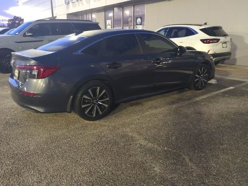 Used 2022 Honda Civic EX image 3