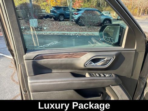 Used 2021 Chevrolet Tahoe Z71 w/ Z71 Signature Package image 12