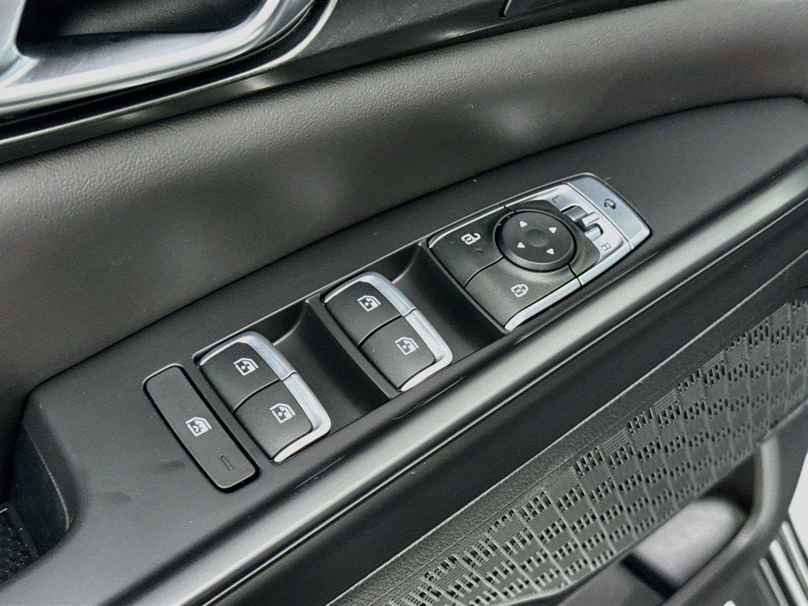 Used 2025 Kia Carnival SX Prestige FWD image 29