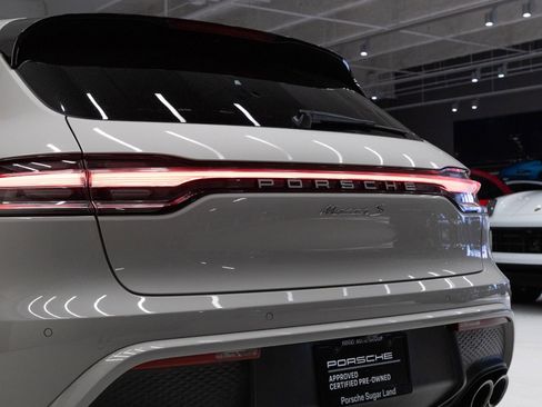 Certified 2023 Porsche Macan S AWD/4WD image 31