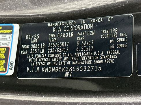 Used 2025 Kia Carnival FWD image 12
