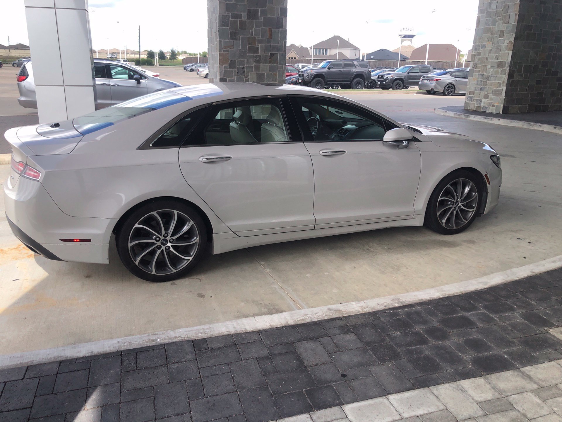 Used 2019 Lincoln MKZ Reserve w/ Reserve Plus Package FWD image 2