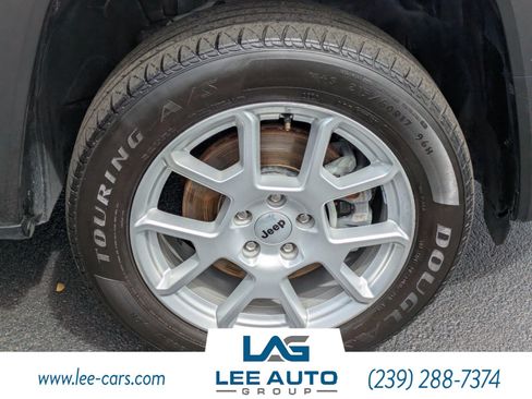 Used 2022 Jeep Renegade Latitude AWD/4WD image 9