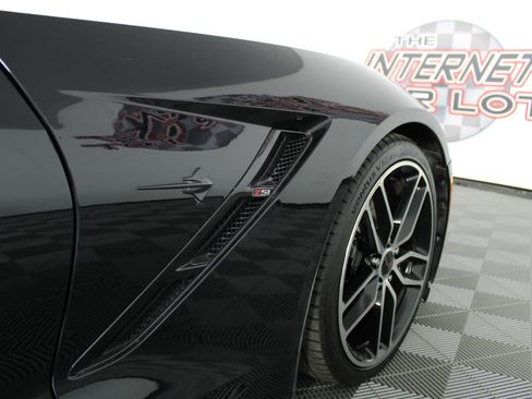Used 2017 Chevrolet Corvette Stingray Coupe w/ Carbon Flash Badge Package image 28