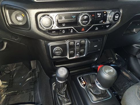 Used 2025 Jeep Wrangler Unlimited Sport AWD/4WD image 22