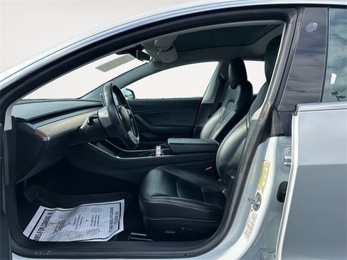 Used 2018 Tesla Model 3 Long Range image 9