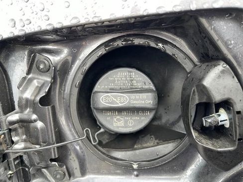 Used 2022 Toyota RAV4 XLE AWD/4WD image 16