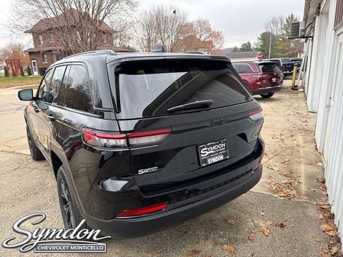 New 2025 Jeep Grand Cherokee Altitude AWD/4WD image 4