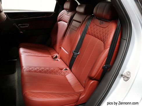 Used 2017 Bentley Bentayga image 15