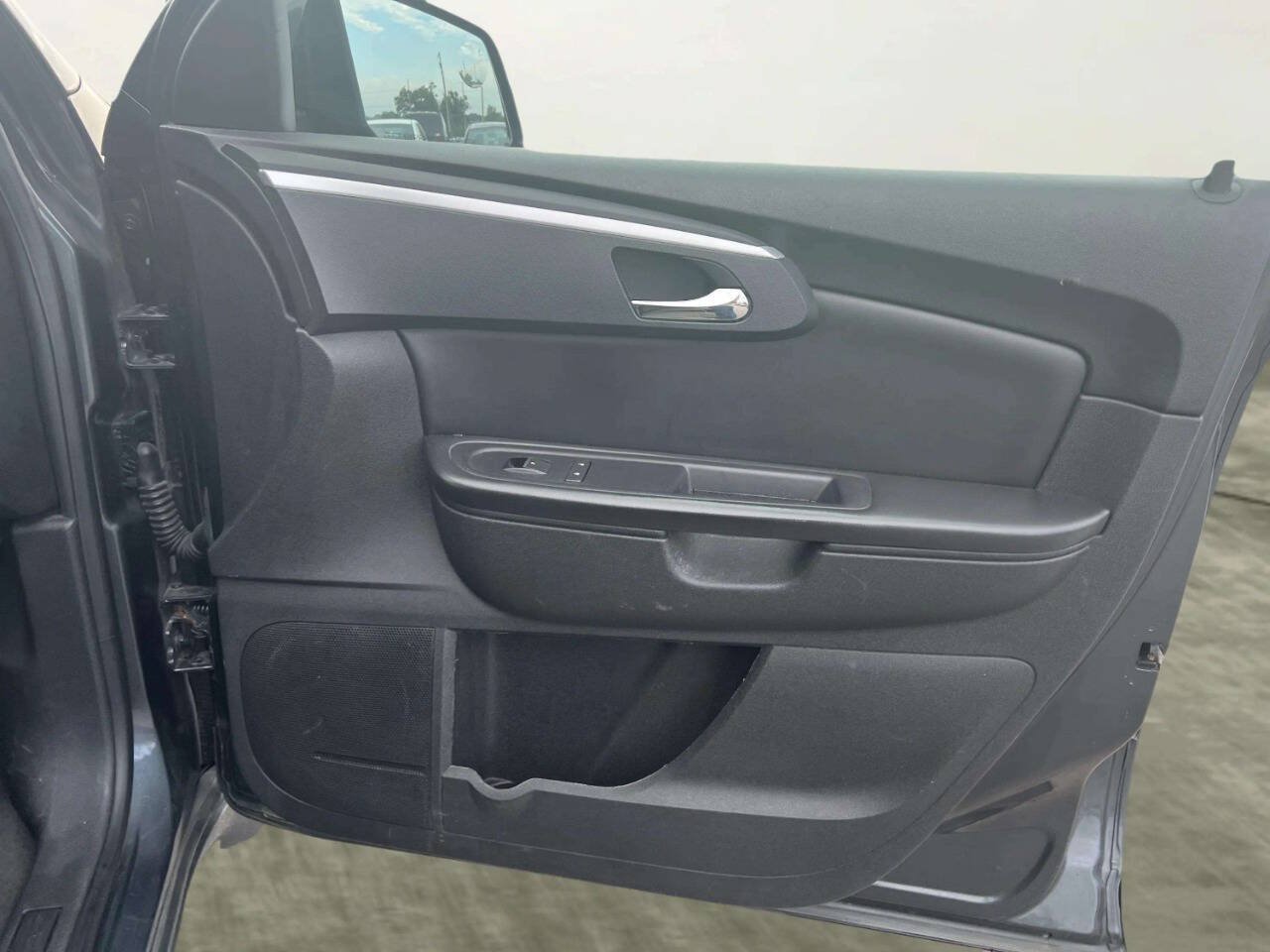 Used 2012 Chevrolet Traverse LT FWD image 25