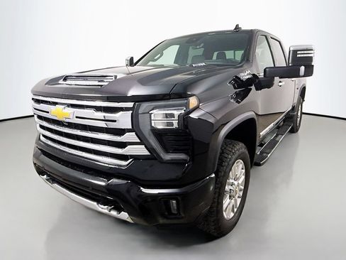 Used 2025 Chevrolet Silverado 2500 High Country w/ Technology Package AWD/4WD image 3