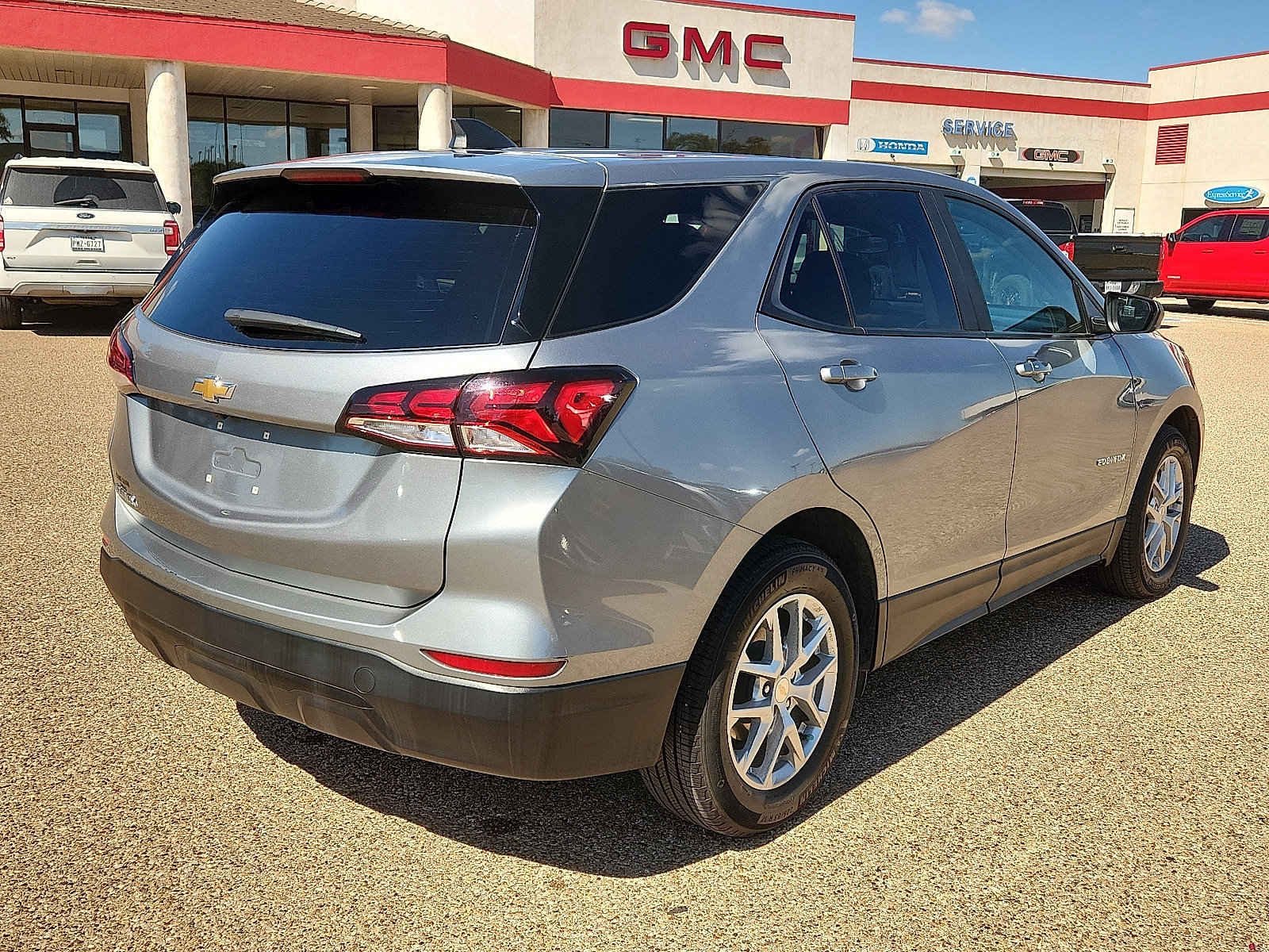 Used 2024 Chevrolet Equinox LS w/ LS Convenience Package FWD image 4
