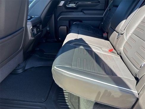 Used 2024 GMC Sierra 2500 AT4X image 18