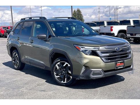 Used 2025 Subaru Forester Limited image 2