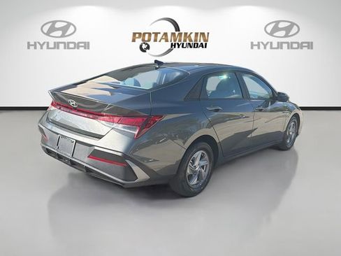 New 2026 Hyundai Elantra SE FWD image 5