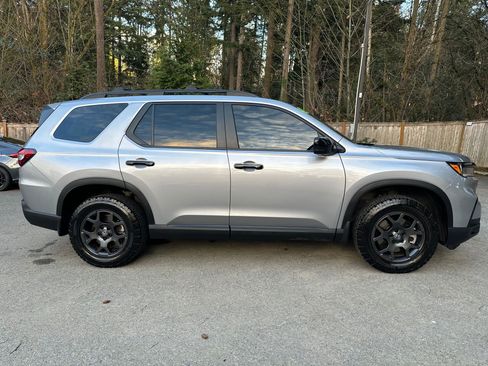 Certified 2024 Honda Pilot TrailSport image 8