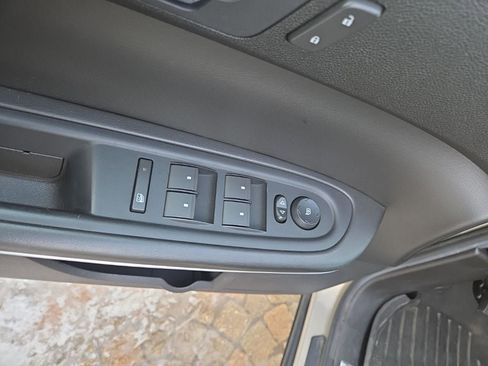 Used 2011 GMC Acadia SLE image 13