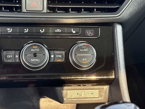 Used 2024 Volkswagen Jetta SE FWD image 26