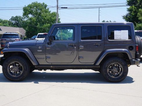 Used 2017 Jeep Wrangler Unlimited Sahara AWD/4WD image 6