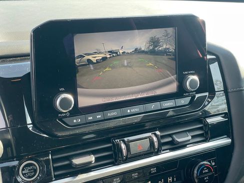 Certified 2024 Nissan Pathfinder SV image 25