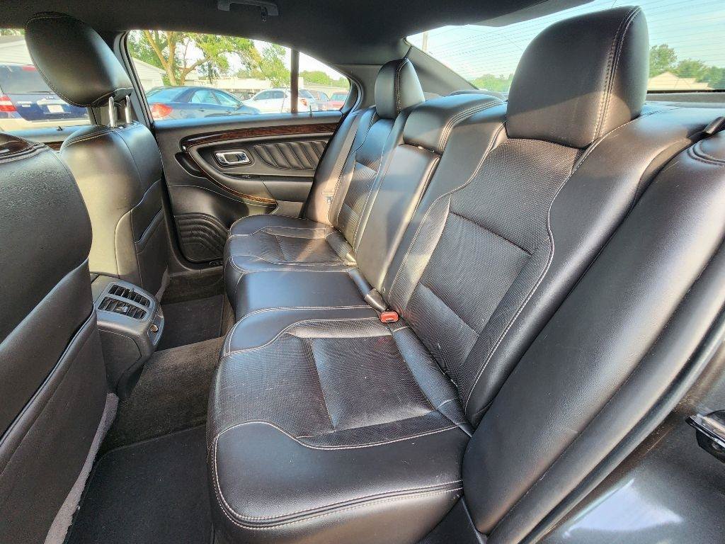 Used 2015 Ford Taurus Limited FWD image 17