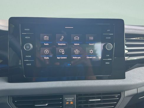 New 2026 Volkswagen Jetta SE FWD image 18