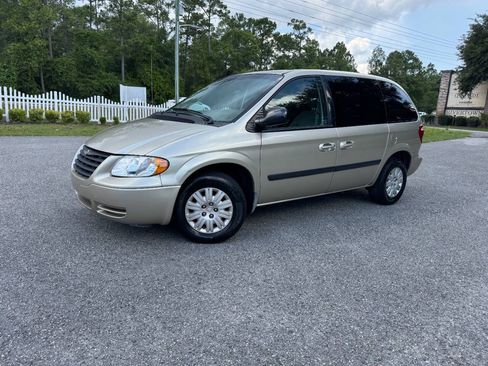 Used 2005 Chrysler Town & Country FWD image 27