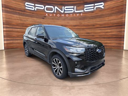 Certified 2026 Ford Explorer ST-Line AWD/4WD image 9