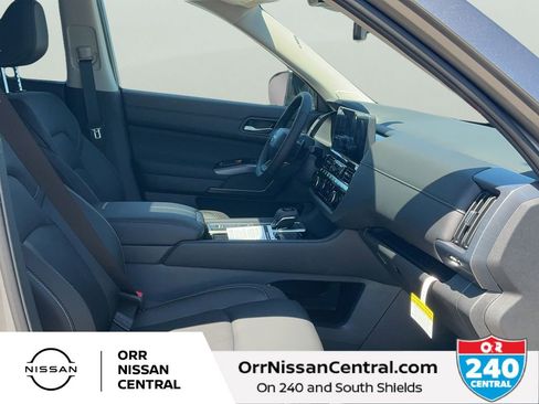 New 2026 Nissan Pathfinder SL w/ SL Premium Package FWD image 11