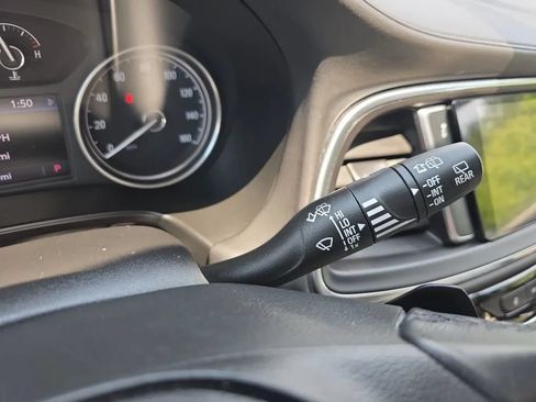 Used 2020 Buick Enclave Essence FWD image 21