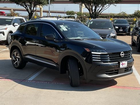 New 2026 Nissan Kicks SV image 4