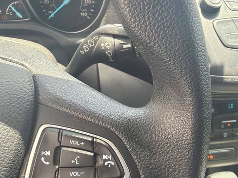 Used 2018 Ford Escape SE FWD image 8
