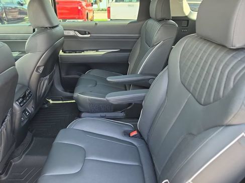 Used 2024 Hyundai Palisade Limited FWD image 12